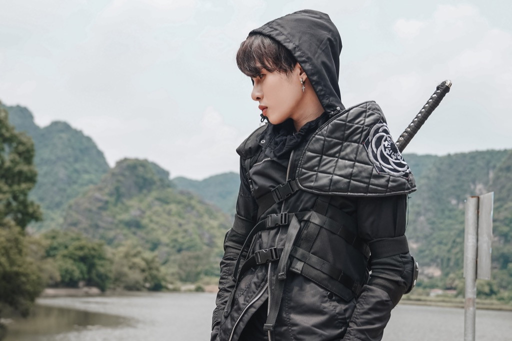 Jack mang đến thế giới âm nhạc siêu thực được đầu tư hoành tráng với MV “Hoa Hải Đường“ ảnh 3