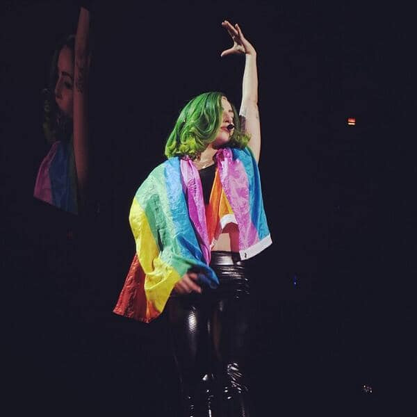 Loạt sao US&UK lan tỏa tình yêu đến cộng đồng LGBT+ trong “Tháng Tự Hào“ ảnh 5