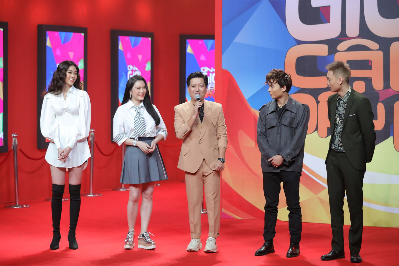 Sao Việt 24H: Lý Nhã Kỳ thắng “Ơn giời cậu đây rồi”, Hà Tăng khoe nhan sắc “hack” tuổi ảnh 3