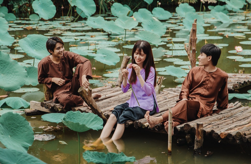 Thành viên nhóm SGO48 vào vai cô dâu trong MV đậm chất miền Tây của X2X ảnh 5