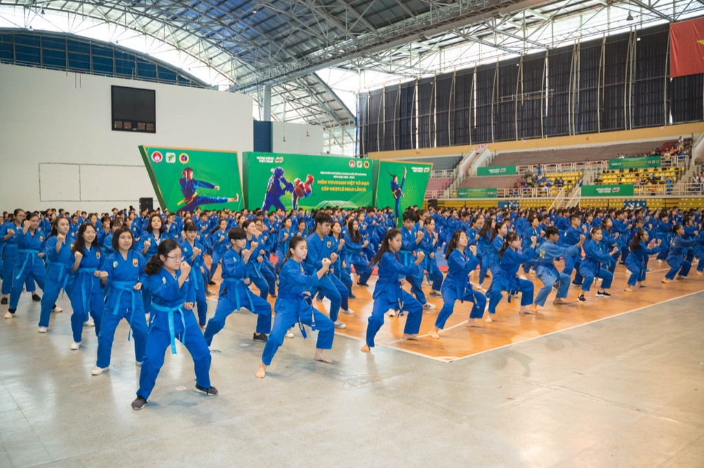 Hơn 1600 học sinh TP.HCM tham gia “đi đường quyền” trong Hội Khỏe Phù Đổng ảnh 1