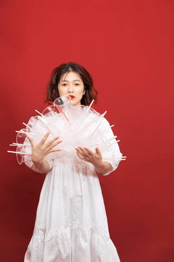 Oanh Kiều chụp ảnh cùng rác thải nhựa, kêu gọi bảo vệ môi trường ảnh 6