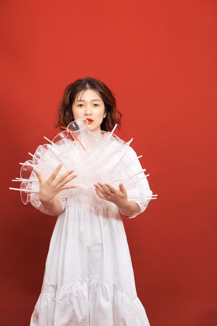Oanh Kiều chụp ảnh cùng rác thải nhựa, kêu gọi bảo vệ môi trường ảnh 6