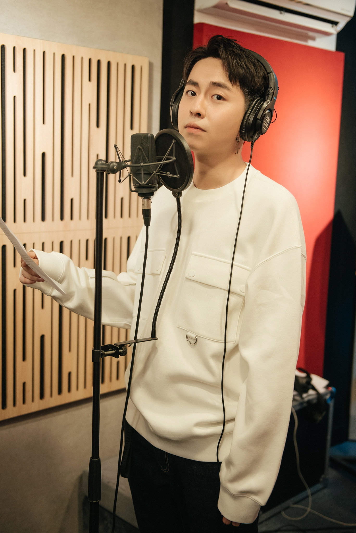 Osad sáng tác ca khúc động viên mọi người trong mùa đại dịch virus COVID-19 ảnh 1