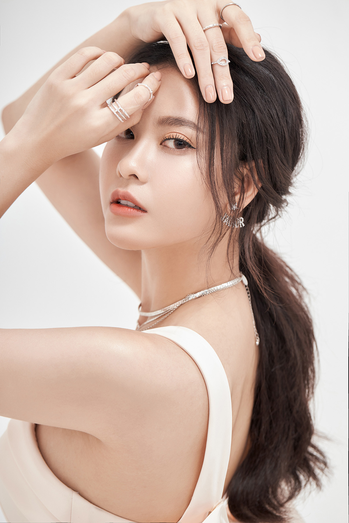 Sao Việt 24H: Juun Đăng Dũng hợp tác cùng họa sĩ nổi tiếng, Phạm Quỳnh Anh khoe nhà mới ảnh 9