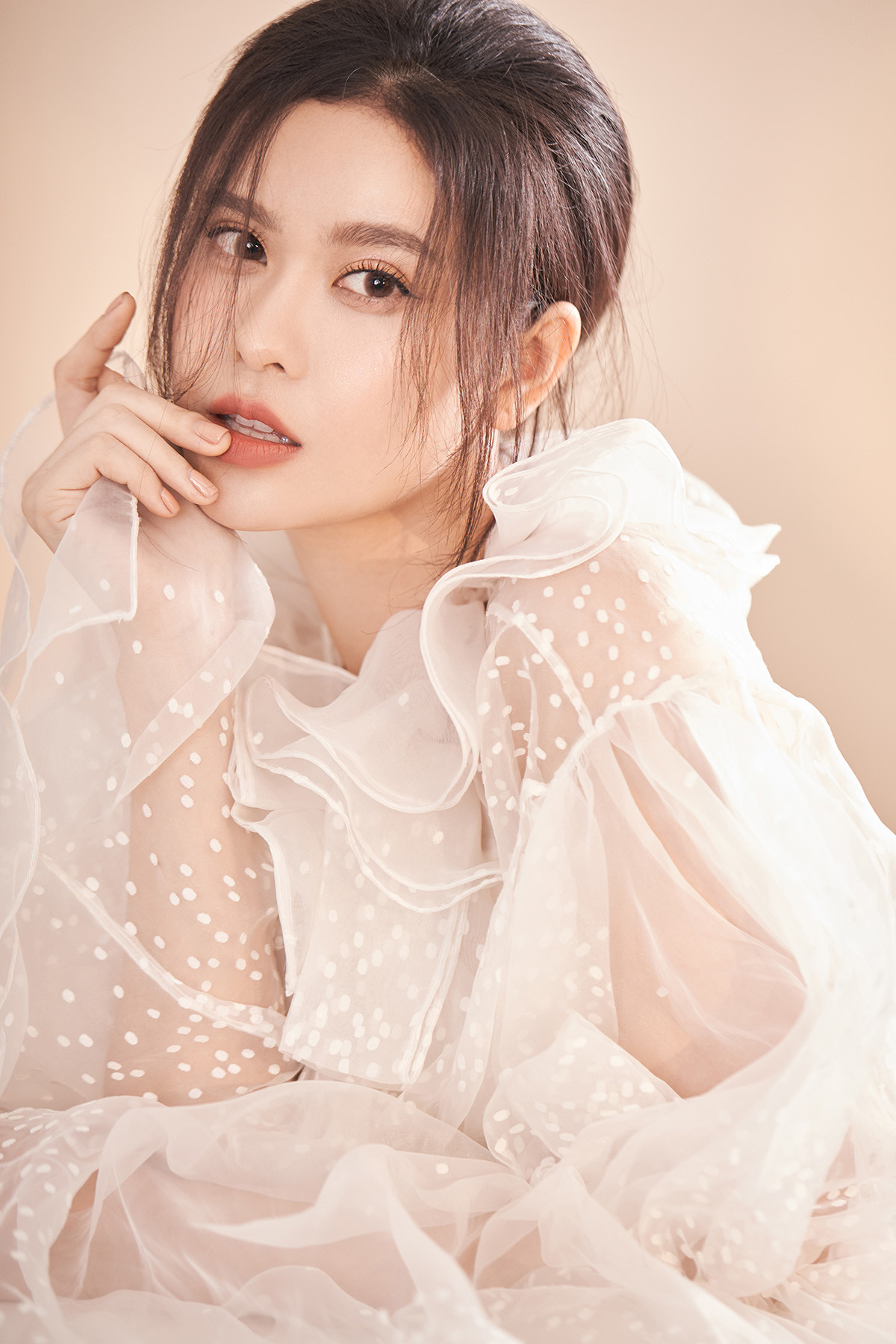 Sao Việt 24H: Juun Đăng Dũng hợp tác cùng họa sĩ nổi tiếng, Phạm Quỳnh Anh khoe nhà mới ảnh 11