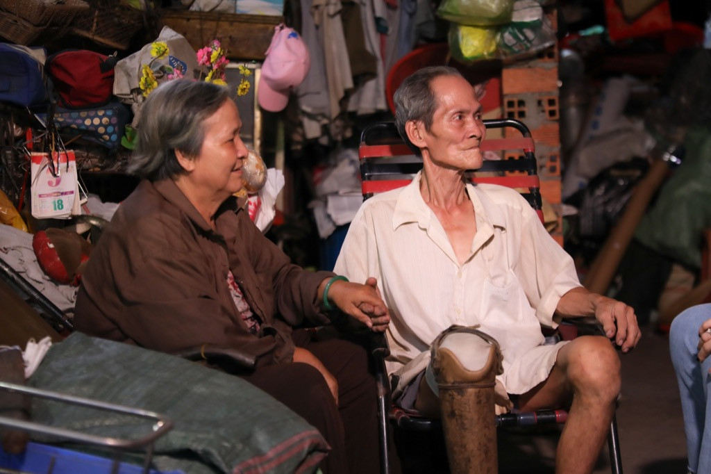 Diệu Nhi tổ chức Đám cưới vàng, trao “Ngày May Mắn” cho ông bà cụ nhặt ve chai ảnh 4