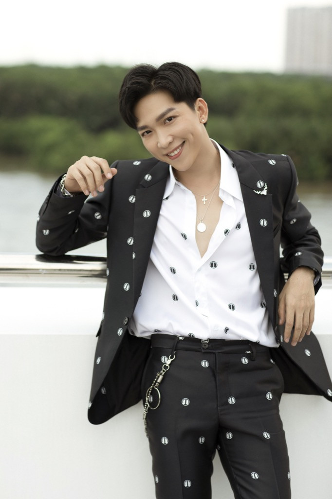 Minh Xù, Hải Yến song ca ăn ý với Tăng Phúc trong live concert trên sân thượng ảnh 1