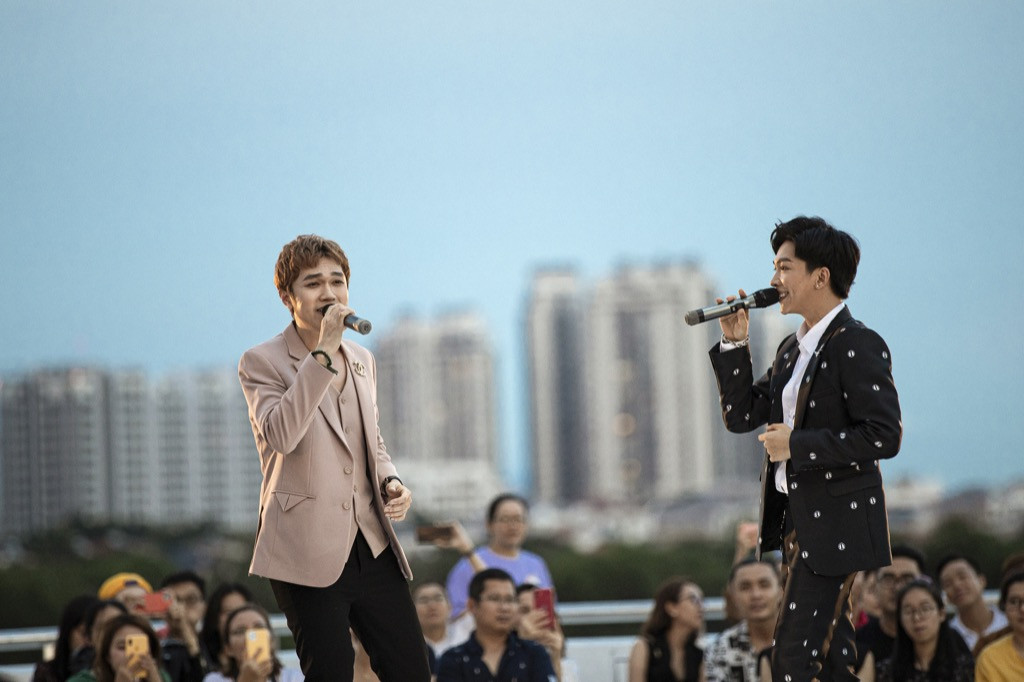 Minh Xù, Hải Yến song ca ăn ý với Tăng Phúc trong live concert trên sân thượng ảnh 2