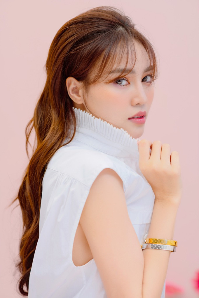 Diện cả cây đồ hiệu, Ninh Dương Lan Ngọc khiến fan trầm trồ với nhan sắc thăng hạng ảnh 1