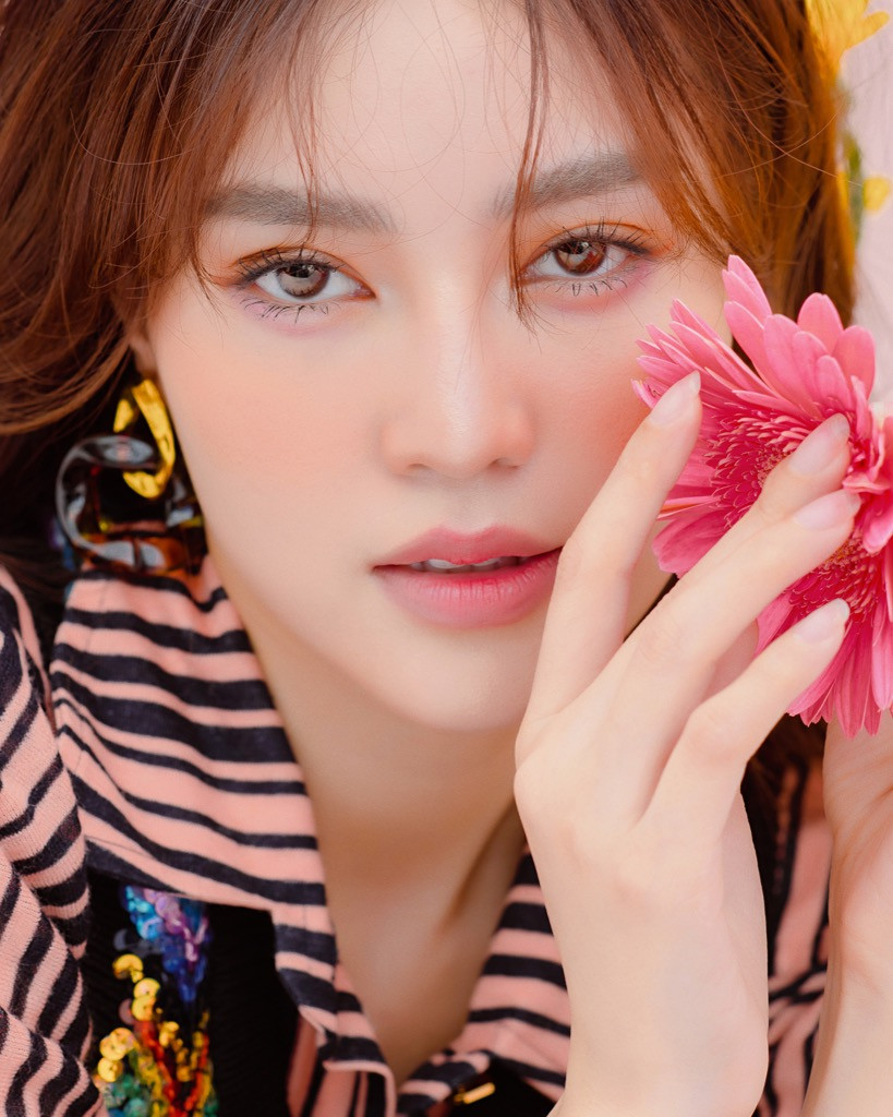 Diện cả cây đồ hiệu, Ninh Dương Lan Ngọc khiến fan trầm trồ với nhan sắc thăng hạng ảnh 6