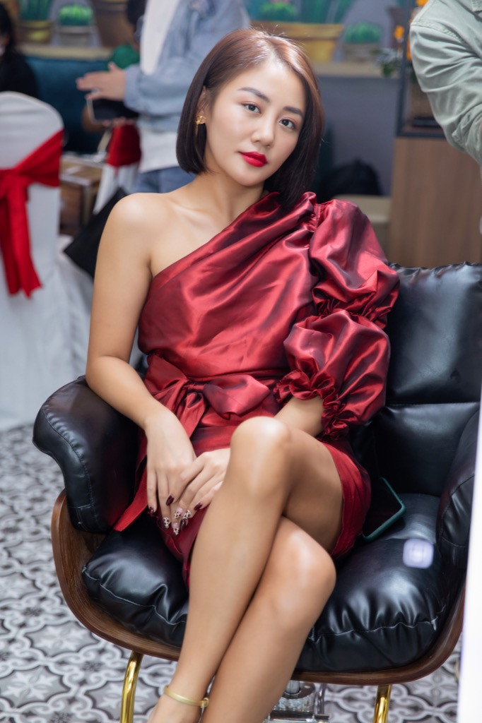 Ninh Dương Lan Ngọc dù sút cân vẫn rạng rỡ, Văn Mai Hương diện đầm lệch vai cuốn hút ảnh 7