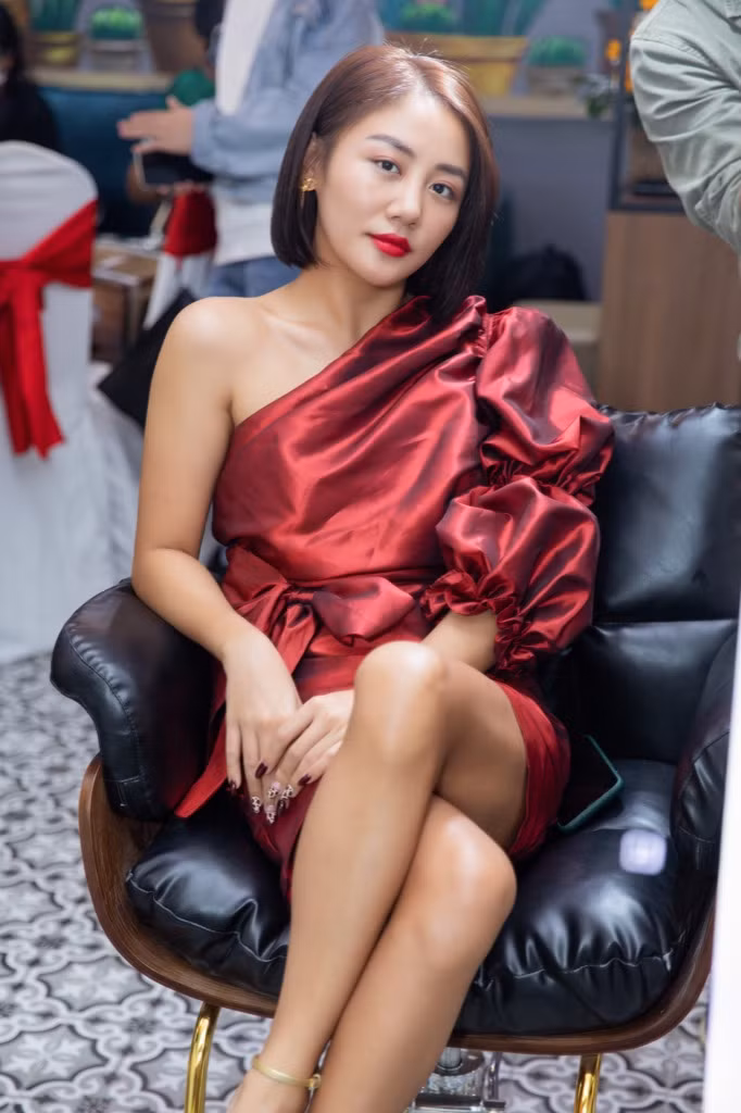 Ninh Dương Lan Ngọc dù sút cân vẫn rạng rỡ, Văn Mai Hương diện đầm lệch vai cuốn hút ảnh 7