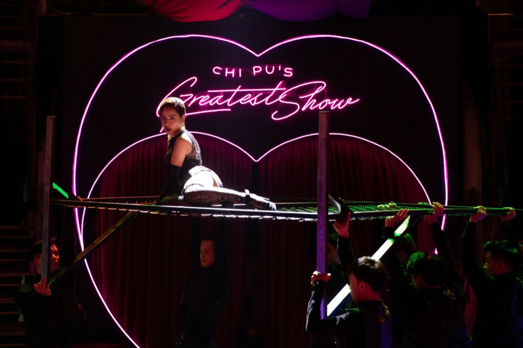 Chi Pu liều lĩnh làm mới hit “So Far” của Binz trong tập 2 ”Chi Pu's Greatest Show“ ảnh 5