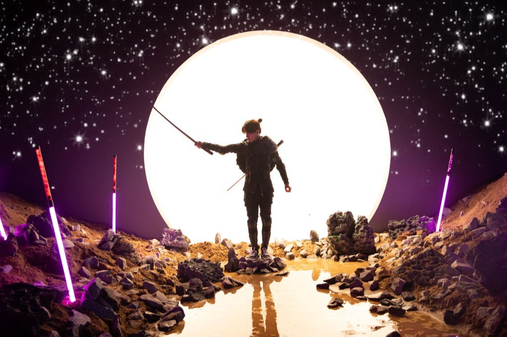 Jack mang đến thế giới âm nhạc siêu thực được đầu tư hoành tráng với MV “Hoa Hải Đường“ ảnh 2