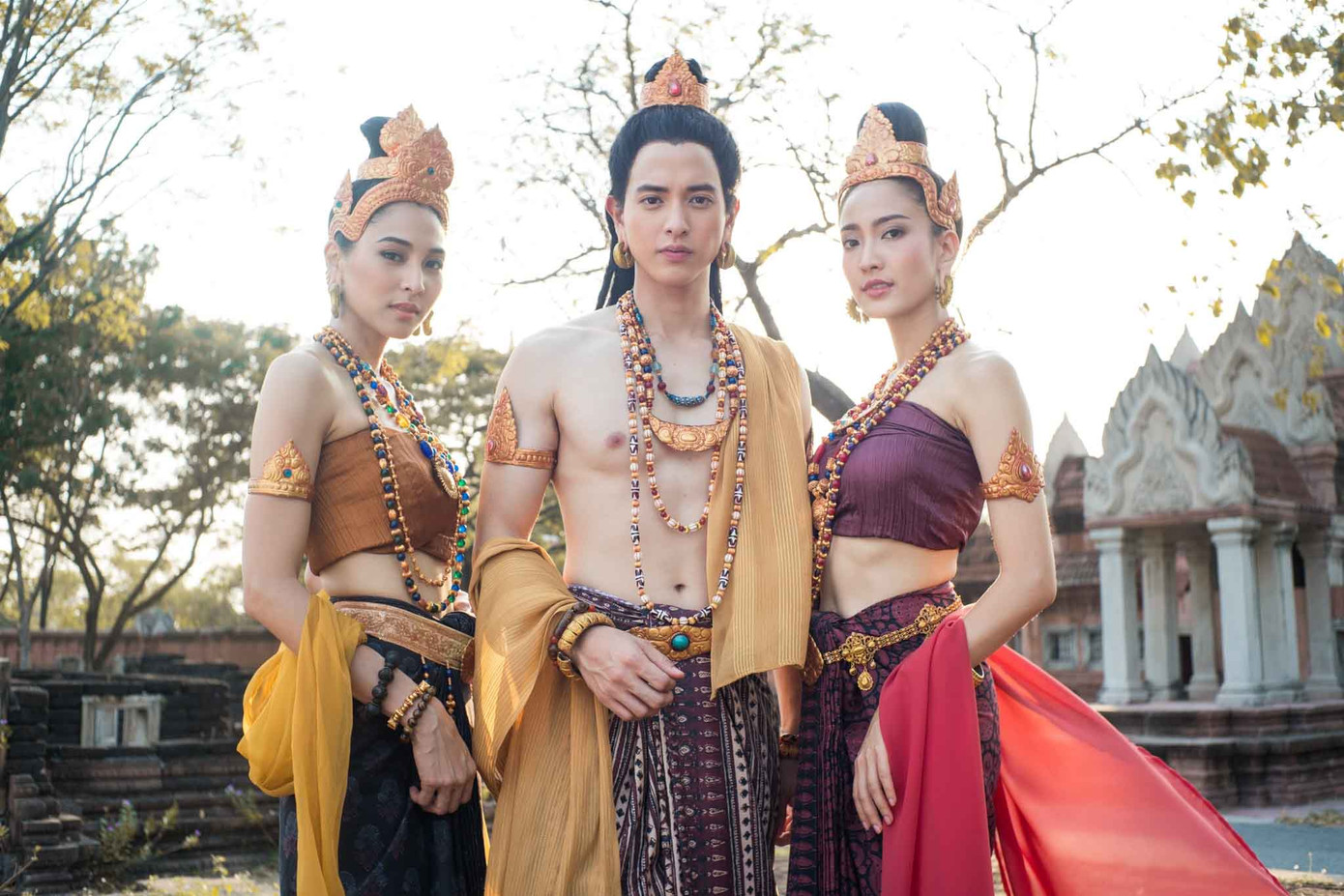 “Hoàng tử nụ cười” James Jirayu hội ngộ “Nữ thần rắn” Taew Natapohn trong dự án mới ảnh 4