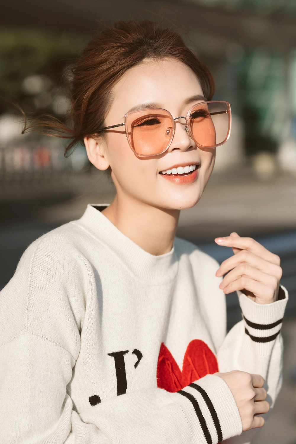 MC - diễn viên Sam Sam khoe thần thái tươi tắn bất chấp tuổi tác, trả lời câu hỏi bao giờ lấy chồng ảnh 1