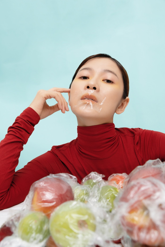 Oanh Kiều chụp ảnh cùng rác thải nhựa, kêu gọi bảo vệ môi trường ảnh 4