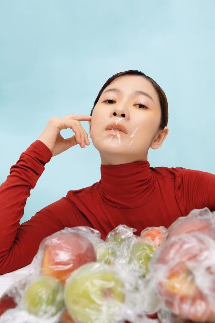 Oanh Kiều chụp ảnh cùng rác thải nhựa, kêu gọi bảo vệ môi trường ảnh 4