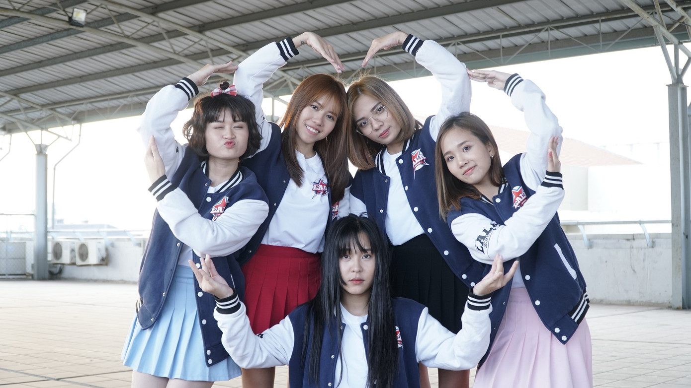 Sao Việt mùa cách ly: Han Sara khoe eo thon, Cao Xuân Tài phải kéo dài thời gian cách ly ảnh 5