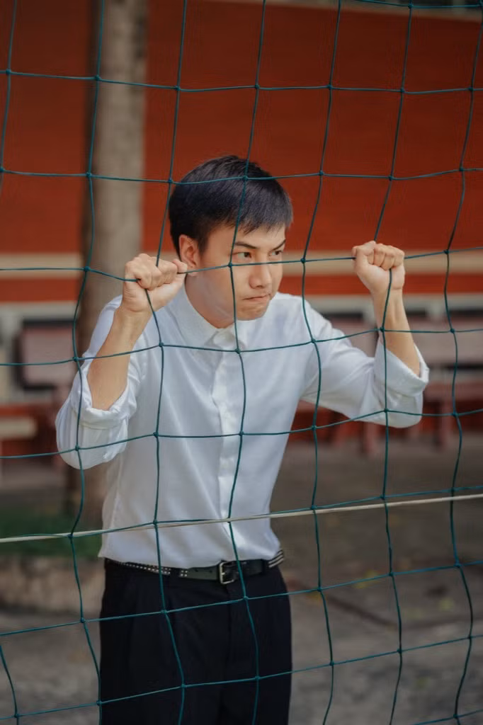 Đón chào mùa tựu trường, Lou Hoàng tung ngay MV “Bạn Cấp 3” đậm chất thanh xuân ảnh 1