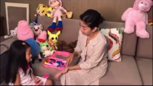 Xúc động với clip Mai Phương chơi đùa cùng con gái trong những ngày cuối đời ảnh 2