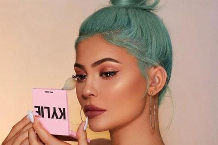 Sốc: Kylie Jenner bị tạp chí Forbes thẳng tay tước danh hiệu tỷ phú tự thân ảnh 2