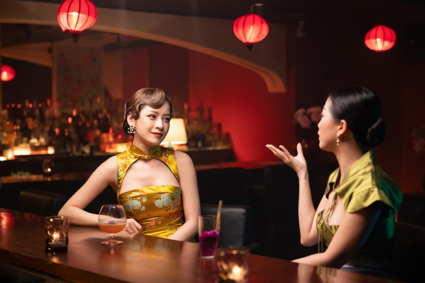 Chi Pu diện sườn xám, lần đầu kể về tình cũ “khắc cốt ghi tâm” ảnh 1