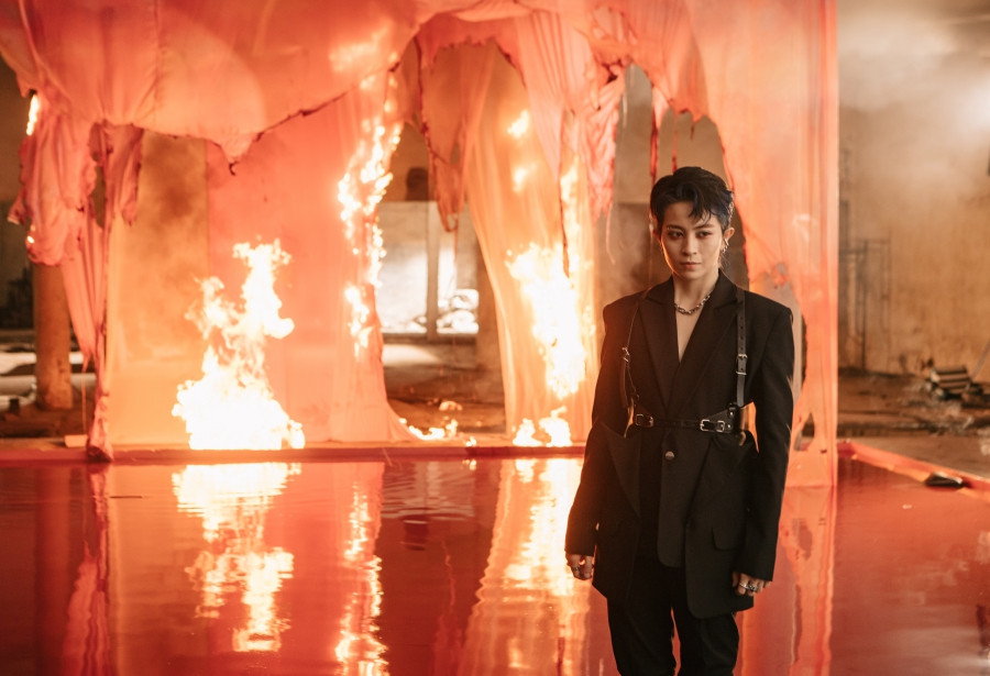 Giải mã loạt ẩn ý đằng sau những cảnh ngọt ngào của Gil Lê và nữ chính trong MV mới ảnh 8