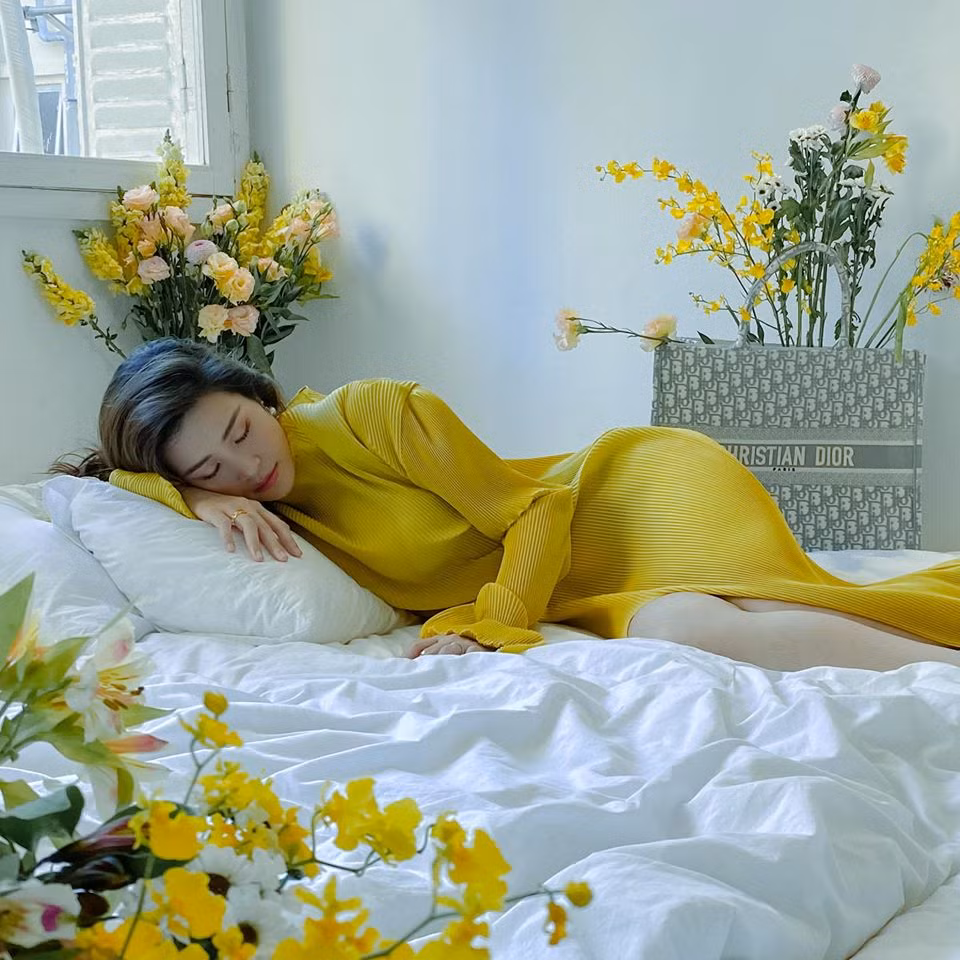 Sao Việt 24H: Đông Nhi tung ảnh đẹp như hoa, Lan Khuê có chuyến đi đầu tiên cùng quý tử ảnh 3