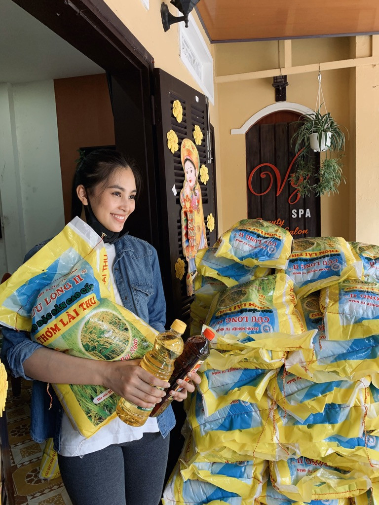 Sao Việt 24H: Hải Triều - Quang Trung nấu bò nhiệt đới, Hari Won “lộ” nhẫn kim cương ảnh 3