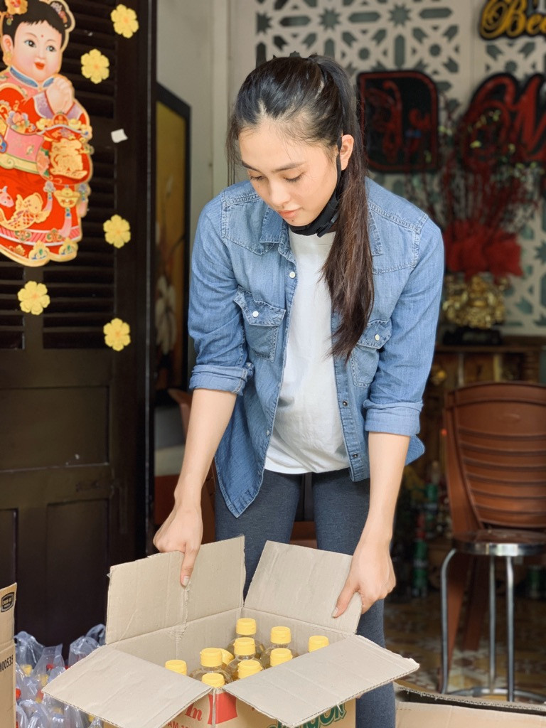 Sao Việt 24H: Hải Triều - Quang Trung nấu bò nhiệt đới, Hari Won “lộ” nhẫn kim cương ảnh 2