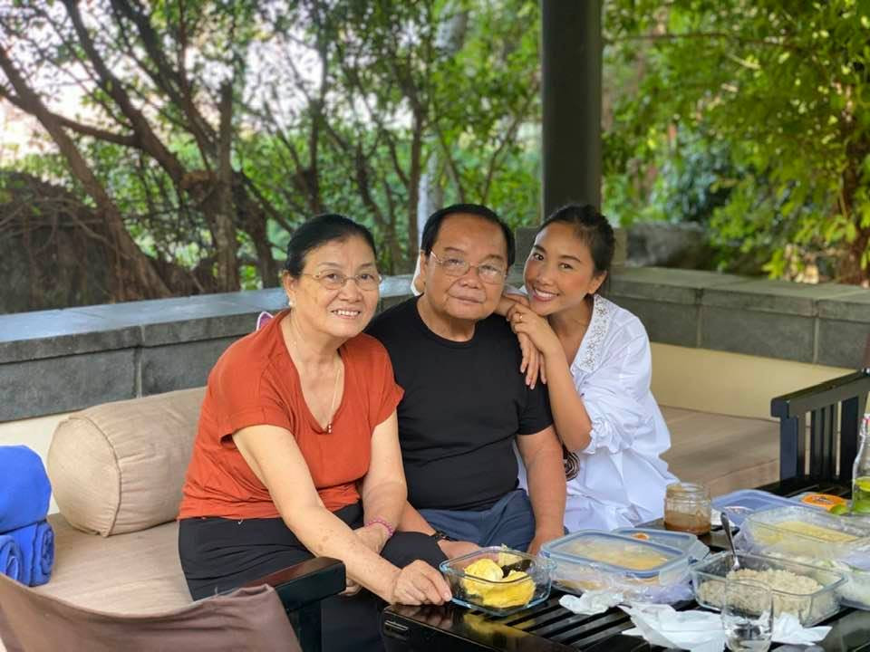 Sao Việt 24H: Vợ chồng Nhi - Thắng, Hoàng Yến, Thanh Hằng... mừng “Ngày Của Mẹ“ ảnh 2