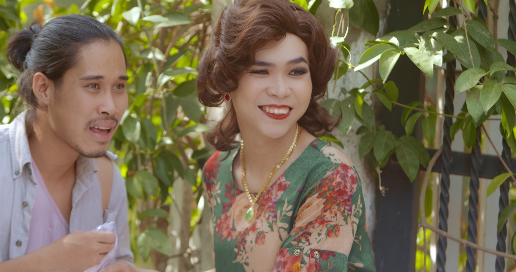 Minh Dự giả gái, “cà khịa” duyên dáng cách làm từ thiện trong mùa dịch ảnh 1