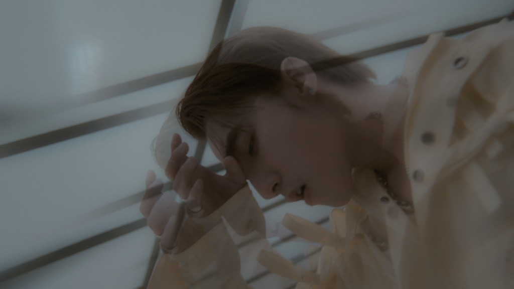 Sau loạt “thính” hoa hồng ngọt ngào, Sơn Tùng M-TP tung trailer MV đầy bí ẩn ảnh 4