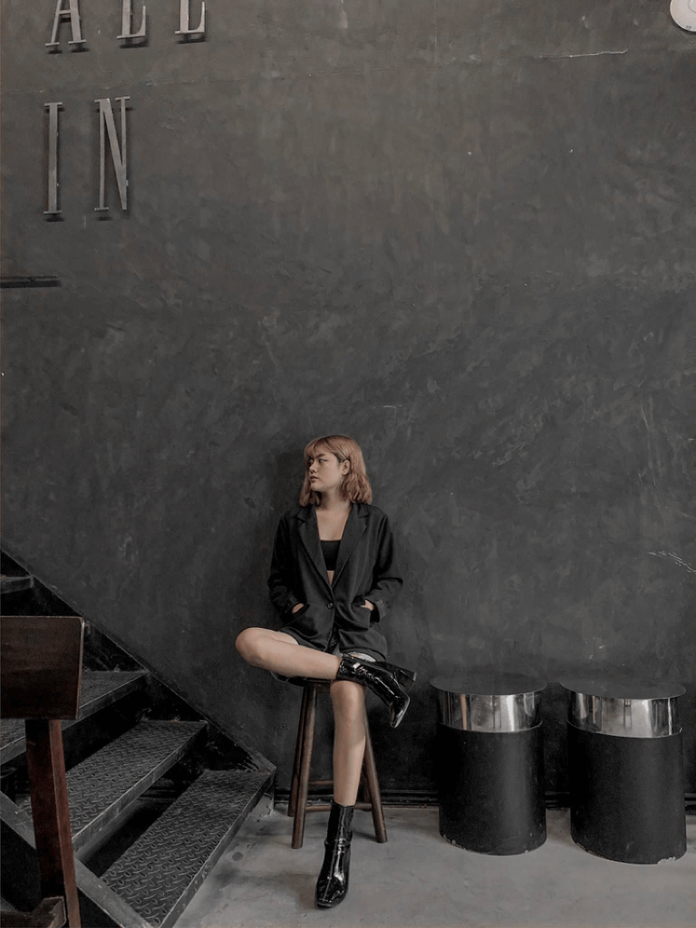 Ngất ngây với những thiên đường café “trắng tinh” và “đen tuyền” ở Sài Gòn ảnh 8