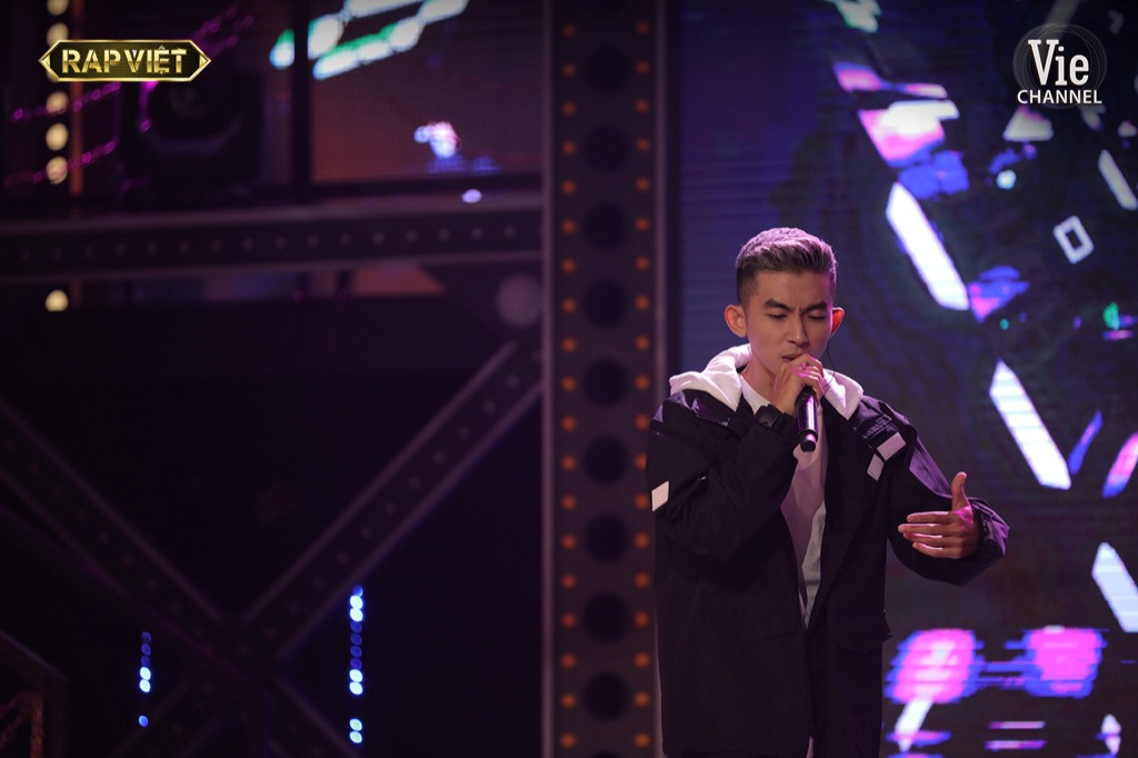 R.Tee - Dế Choắt xâm chiếm “Rap Việt” khi mang hát xẩm và thơ Tố Hữu vào rap ảnh 7