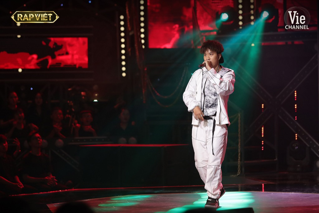 R.Tee - Dế Choắt xâm chiếm “Rap Việt” khi mang hát xẩm và thơ Tố Hữu vào rap ảnh 2