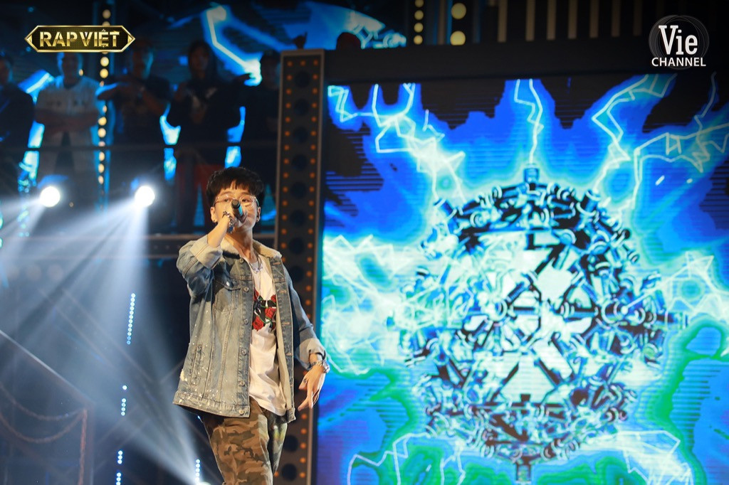 R.Tee - Dế Choắt xâm chiếm “Rap Việt” khi mang hát xẩm và thơ Tố Hữu vào rap ảnh 5