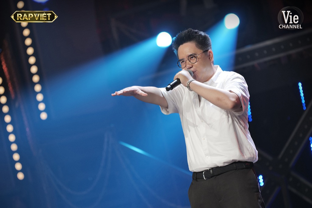 R.Tee - Dế Choắt xâm chiếm “Rap Việt” khi mang hát xẩm và thơ Tố Hữu vào rap ảnh 4