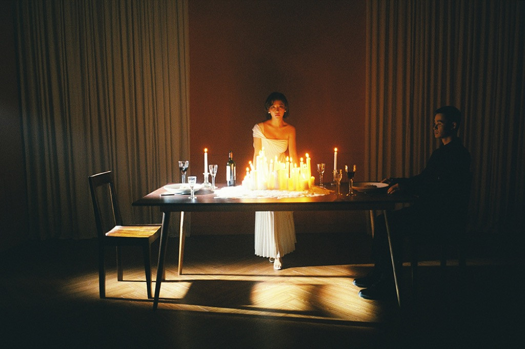 Văn Mai Hương “đốt” hết yêu thương và kỉ niệm, trải lòng về chuyện tình trong MV mới ảnh 2