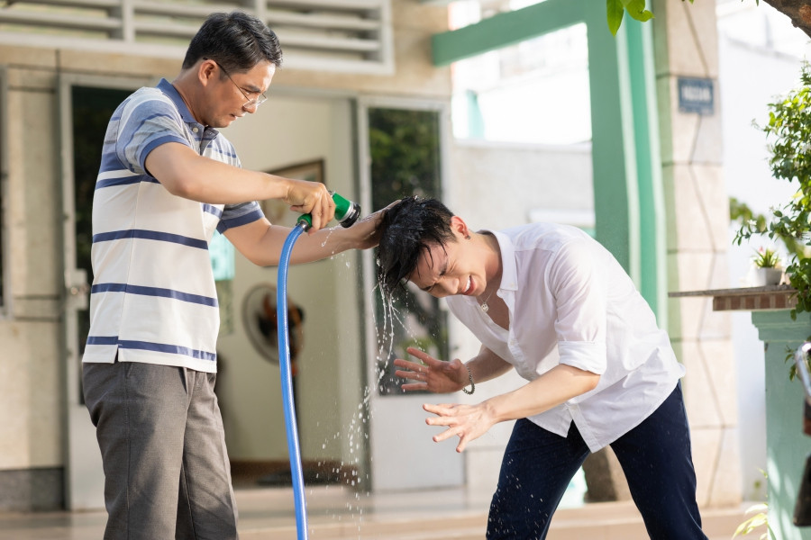 Tái hợp với nhạc sĩ Khắc Hưng, Erik gây xúc động khi lần đầu hát về tình cha con ảnh 3