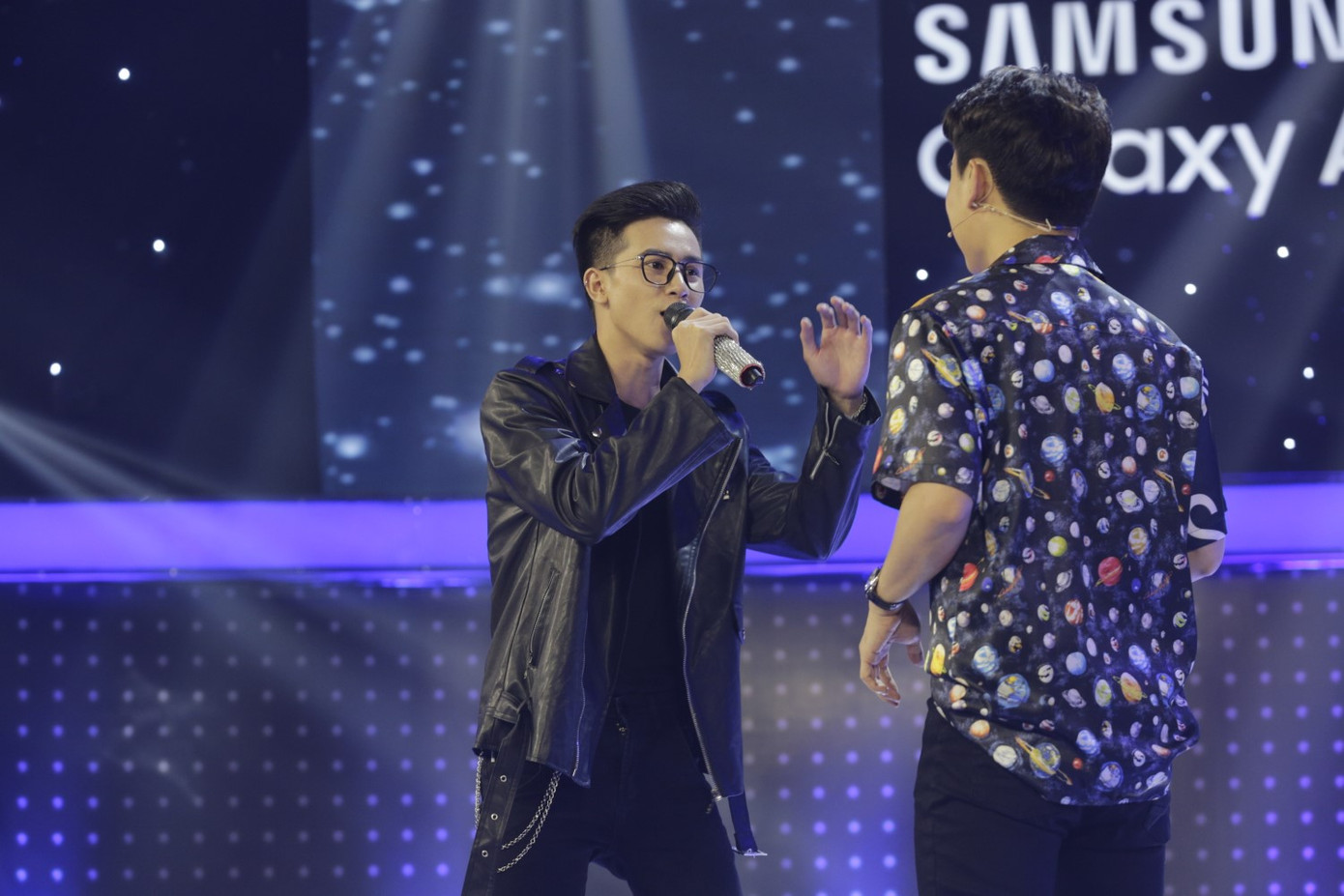 Trúc Nhân “giật micro” trai đẹp Bạc Liêu vì hát dở banh nóc ở “Giọng Ải Giọng Ai“ ảnh 5