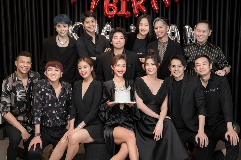 Noo Phước Thịnh, Đông Nhi, Gil Lê tổ chức sinh nhật muộn cho Khả Ngân ảnh 4