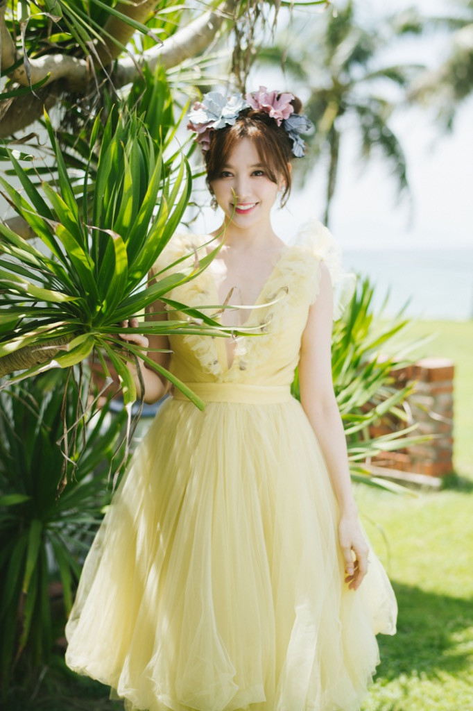 Hari Won làm thợ chụp ảnh cho mẹ ruột người Hàn trong chuyến du lịch Đà Nẵng ảnh 1