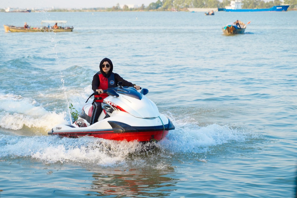 Minh Hằng nhận “cái kết đắng” vì mải mê hóng hớt trong tập 1 của web-drama “Kẻ săn tin“ ảnh 1