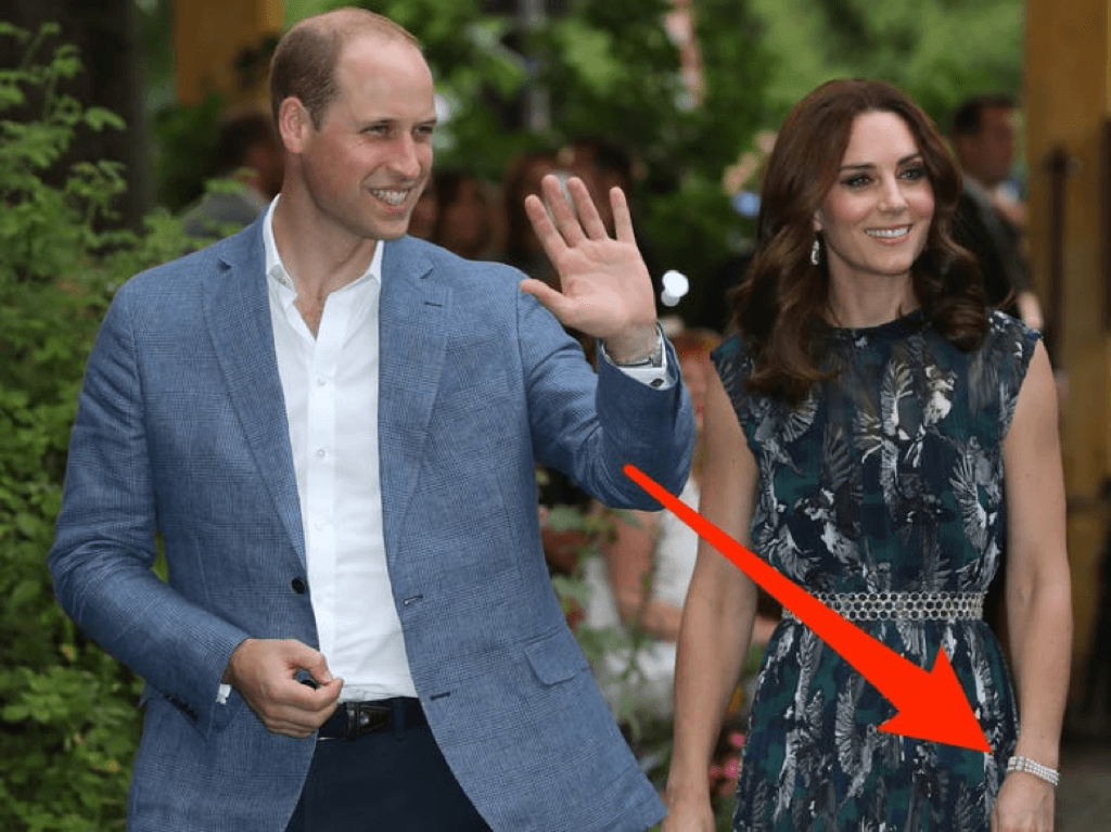 7 món bảo vật Hoàng gia được Công nương Kate Middleton “cưng như trứng“ ảnh 7