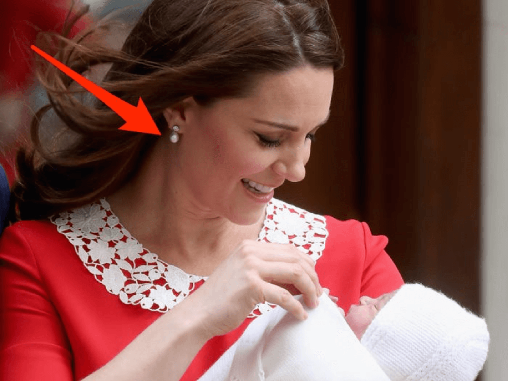 7 món bảo vật Hoàng gia được Công nương Kate Middleton “cưng như trứng“ ảnh 5