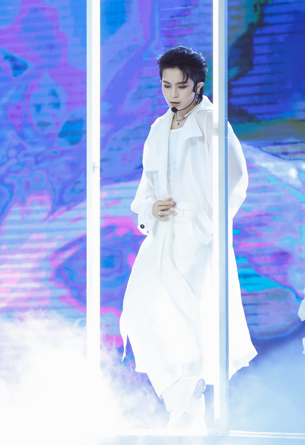 Noo Phước Thịnh hóa “ông hoàng cô đơn”, Gil Lê “trách cứ người cũ” tại V Heartbeat ảnh 3