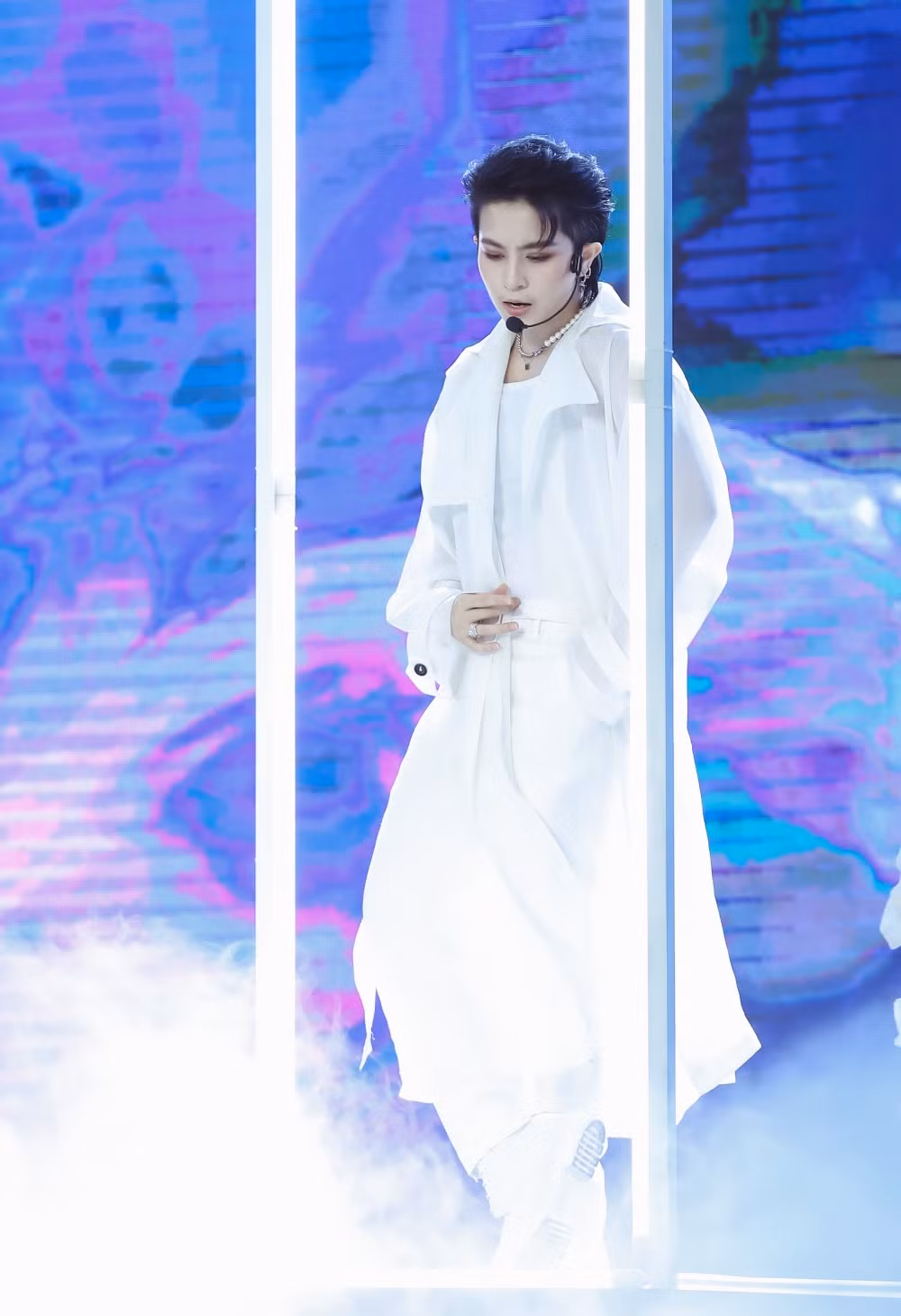 Noo Phước Thịnh hóa “ông hoàng cô đơn”, Gil Lê “trách cứ người cũ” tại V Heartbeat ảnh 3